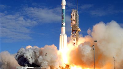 بالفيديو..روسيا تنقل 3 أجهزة اتصالات وقمرا اصطناعيا عسكريا إلى الفضاء