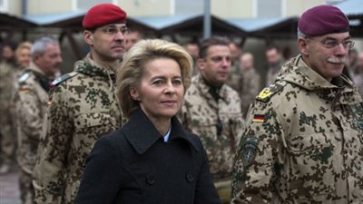  وزيرة الدفاع 