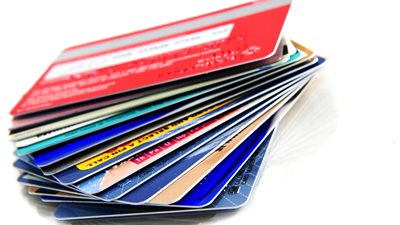 بالفيديو..موسكو تستحدث نظام دفع بديل عن البطاقات الأجنبية 