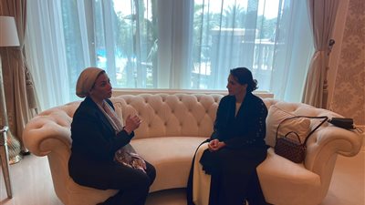  وزيرة البيئة تبحث مع نظيرتها الإماراتية دعم التعاون البيئى بين البلدين