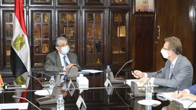 وزير الكهرباء يبحث مع السفير الألمانى سبل تعزيز التعاون بين البلدين