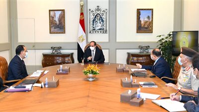 السيسي يوجه بتركيز نشاط المجمعات الصناعية لتحقيق الاكتفاء الذاتي