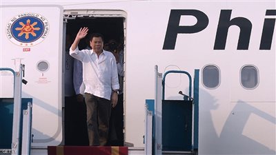 رئيس الفلبين ينفذ أغرب إعدام في مسئولين حكوميين ويهدد بتكراره