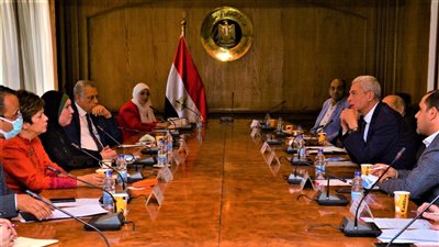«التجارة» و«الشراء الموحد» يبحثان آليات تنفيذ مبادرة دعم الأطباء الشبان