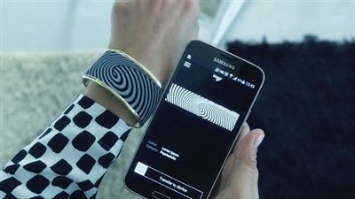 بالفيديو..إسورة إليكترونية تناسب جميع الفساتين