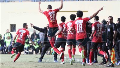 الأهلي يفوز على الزمالك بهدفين نظيفين وينفرد بصدارة الدوري