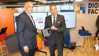 طارق عامر يزور أول قطاع متكامل للتحول الرقمى المصرفى ببنك مصر 