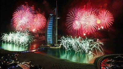 أنظار العالم تتجه إلى دبي لمشاهدة كرنفالات الاحتفال برأس السنة