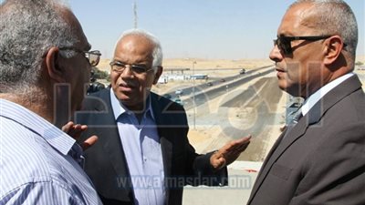 يمر بـ 4 محافظات.. وزير النقل يتفقد أعمال تنفيذ الطريق الدائري الإقليمي
