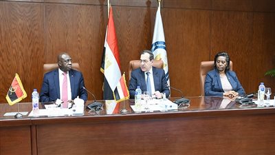 وزير البترول يبحث سبل التعاون مع أنجولا فى مجال تصدير الغاز المسال