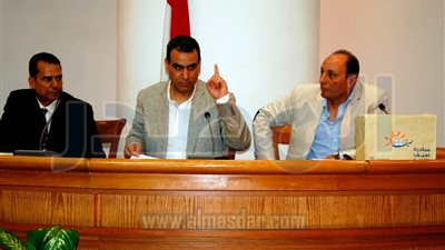 بالصور ..وزير 