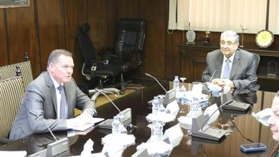 وزير الكهرباء يبحث مع «ميرسك العالمية» التعاون بمشروعات ​الوقود الأخضر