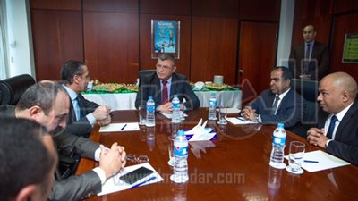 وزير الاتصالات يلتقي مسئولى 