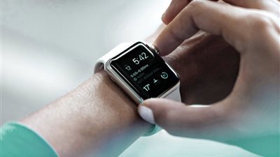 «المصري للتأمين» يوصي بدراسة إمكانية الاستفادة من تقنية الأجهزة القابلة للارتداء