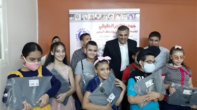 مؤسسة «التجارى الدولى» تدعم الأطفال ذوى الاحتياجات باللاب توب الناطق