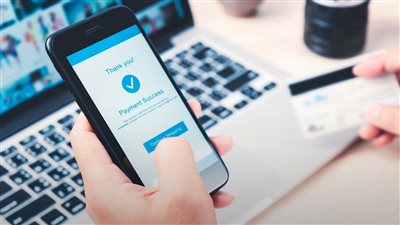 وزارة الاتصالات تنفي إطلاق تطبيقات إلكترونية لمنح المواطنين قروض مالية