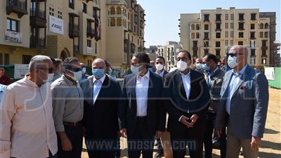 مدبولى يتفقد مشروع تطوير سور مجرى العيون والمنطقة المحيطة