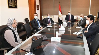 وزير الإسكان يستعرض الدليل الإرشادى لمعايير الحفاظ على الطابع المعمارى