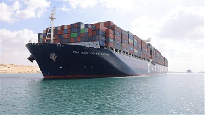 قناة السويس تشهد عبور 38 سفينة بحمولات 1.7 مليون طن