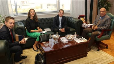 وزير الكهرباء يبحث مع سفير فرنسا تعزيز التعاون بمشروعات الطاقات المتجددة