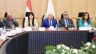 الحكومة تمنح الرخصة الذهبية لـ 3 شركات في مجالات التصنيع واللوجيستيات