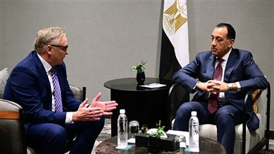 «أنجلو جولد أشانتي» تعتزم زيادة الاستثمارات بالتعدين عن الذهب في مصر