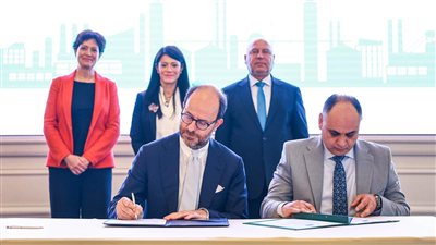 مصر توقّع اتفاق تمويل بـ53.8 مليون يورو لبرنامج الصناعات الخضراء المستدامة