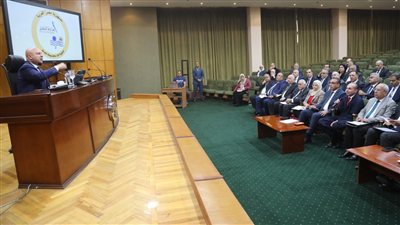 مصر تقترب من توطين صناعة زجاج السيارات والمسامير والأجزاء الخارجية