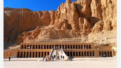 «السياحة والآثار» تكشف حقيقة إنشاء مبنى خرساني بمنطقة الدير البحري