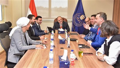 هيئة الدواء تبحث سبل توفير الأدوية مع شركتي «داف» و«كيورليدز»