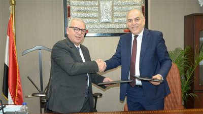 توقيع عقد تخصيص قطعة أرض لإقامة فرع نادي الصيد بالتجمع الأول