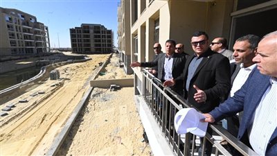 وزير الإسكان يوجه بسرعة إنهاء مشروعات «مارينا 8»