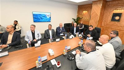 وزير الإسكان يتابع موقف تسليم أراضي مشروعات «رأس الحكمة» و«علم الروم»