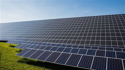 وزارة «الاستثمار» تقرر تعديل شروط استيراد أنظمة الخلايا والسخانات الشمسية