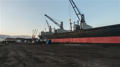 تصدير أول شحنة من إنتاج شركة الأنود الكربونية بعد توقف عامين