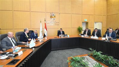 وزير «الإسكان» يتابع مستجدات مشروع منطقة الأعمال المركزية بالعاصمة الجديدة