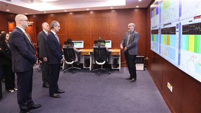 وزير «الاتصالات» يفتتح مقر مركز مراقبة الطيف الترددي بمحافظة الجيزة