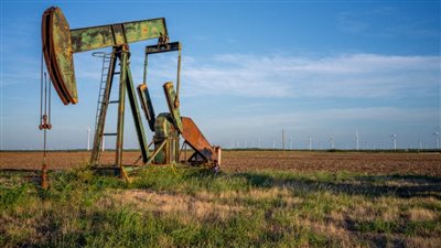 أسعار النفط تسجل خسارة متتالية للأسبوع الثاني مع ترقب تطورات أوكرانيا وفنزويلا