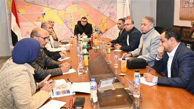 وزير «الإسكان» يستعرض خُطط تطوير الطرق والمحاور بمدينة الشيخ زايد