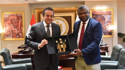 مصر وجامبيا تبحثان سبل التعاون في القطاع الصحي والمستحضرات الدوائية