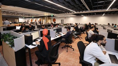 وضع أسس محاسبية لربط الضريبة على خدمات توريد العمالة عبر شركات التعهيد