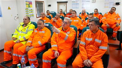 وزير البترول يتفقد أعمال حفر أول بئر ضمن برنامج «إيني الإيطالية» الجديد