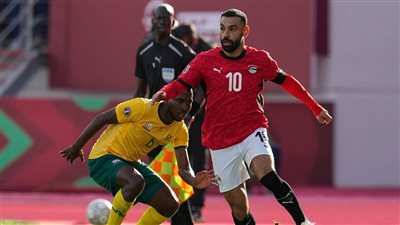 مصر تعبر جنوب أفريقيا بصعوبة وتعتلي صدارة المجموعة