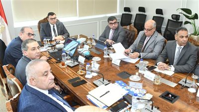 وزير الإسكان يبحث تطوير منظومة النقل الداخلي في المدن الجديدة