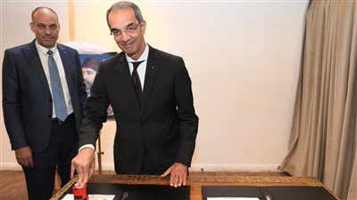 وزير الاتصالات يتفقد معرض الرواد السنوي لهواة جمع الطوابع 2026