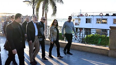 رئيس الوزراء يتفقد أعمال تطوير كورنيش النيل بمحافظة الأقصر