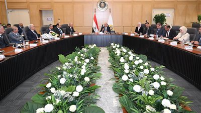 «الوزير» يبحث سبل تعميق الصناعات الهندسية وزيادة المكون المحلي
