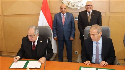 تأسيس شركة متخصصة في تشغيل وصيانة أنظمة الطاقة الشمسية