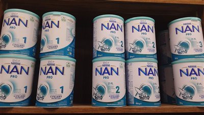 «نستله» تسحب بعض منتجات حليب الأطفال «نان» من السوق المصرية