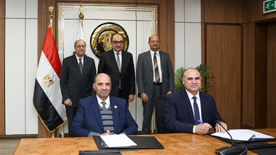 توقيع إتفاقية تشغيل مصنع «أسمنت النهضة» بالطاقة الشمسية لمدة 30 عامًا